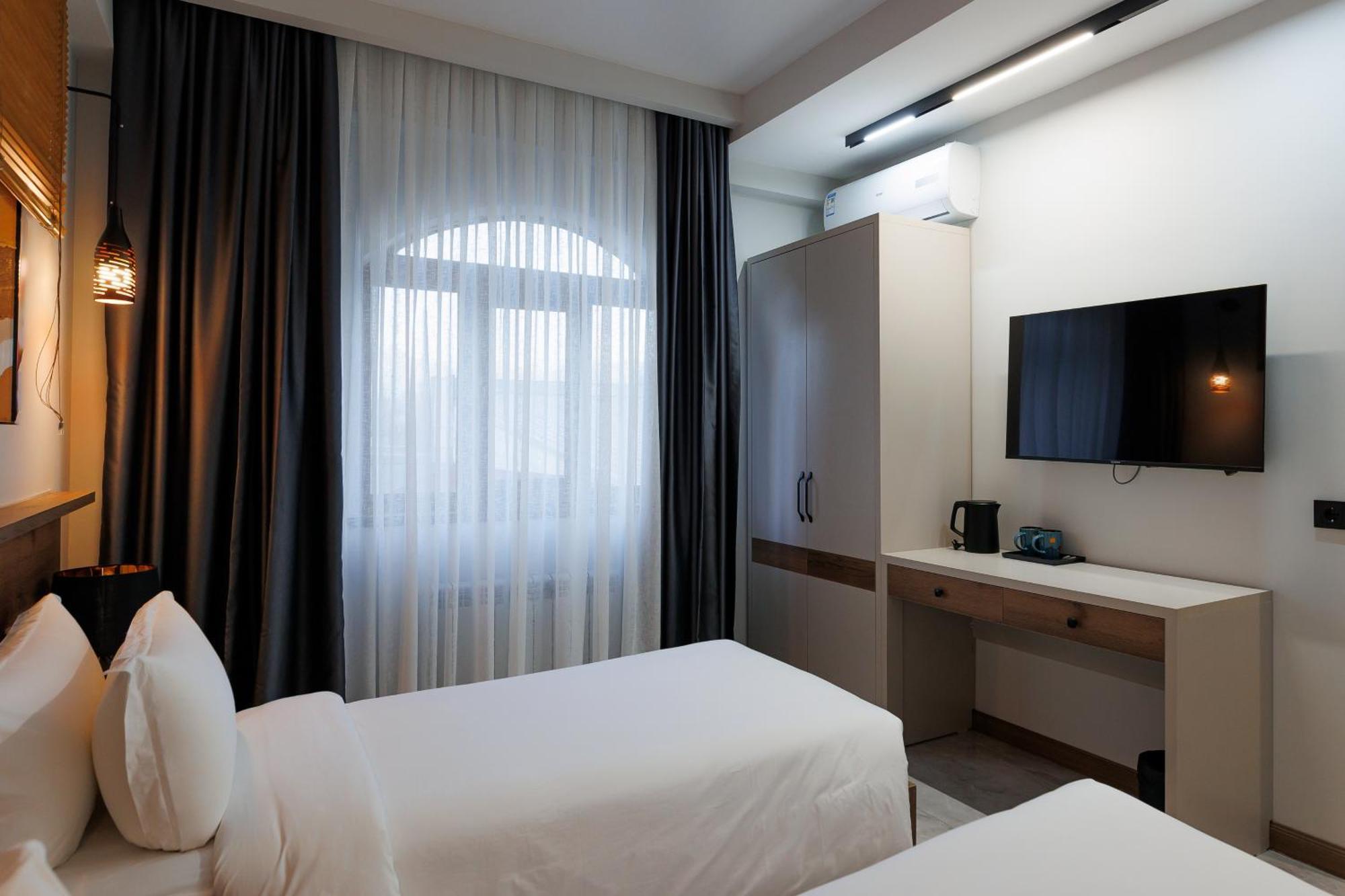 Botanic Boutique Hotel Bishkek Esterno foto