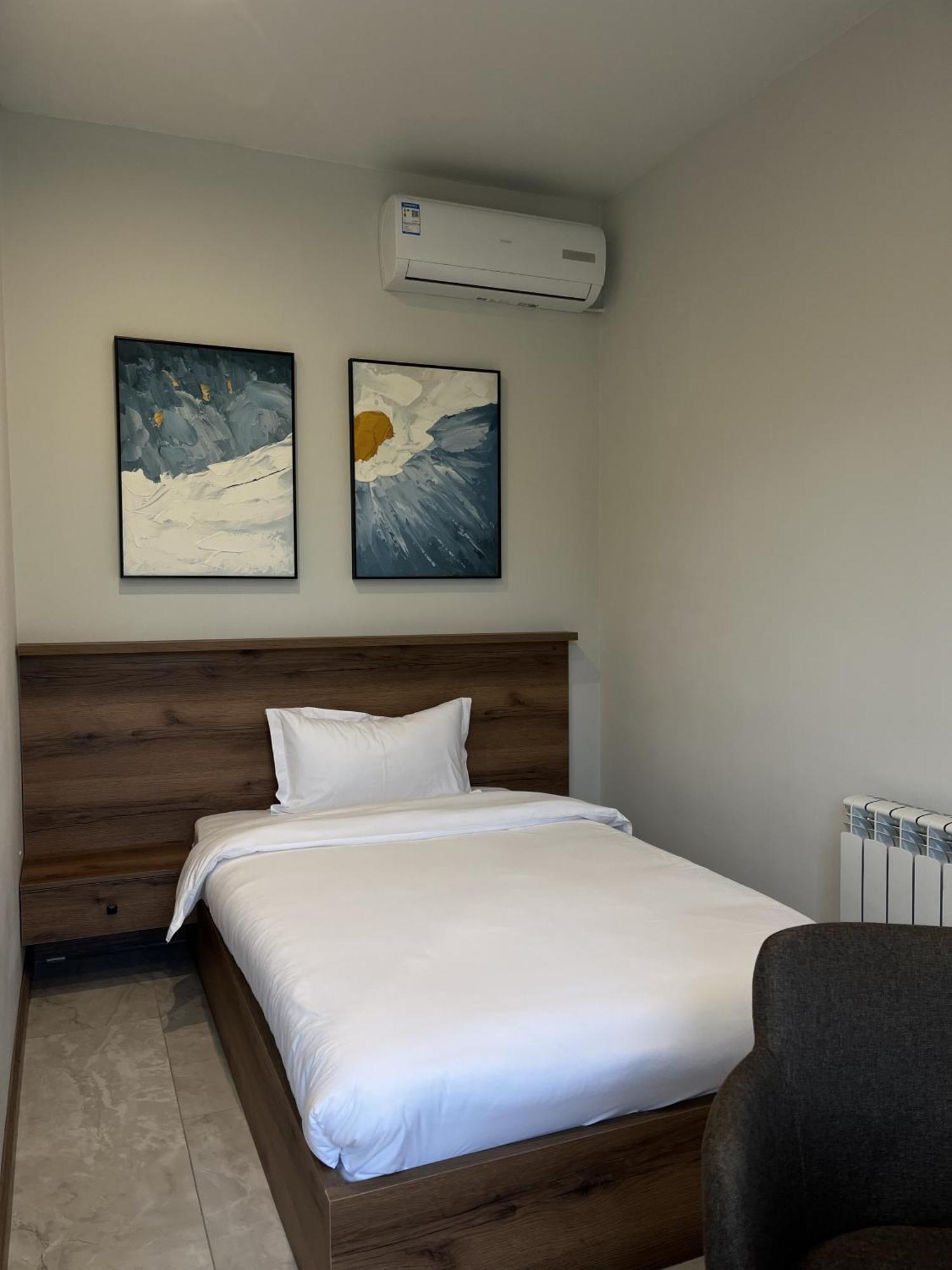 Botanic Boutique Hotel Bishkek Esterno foto