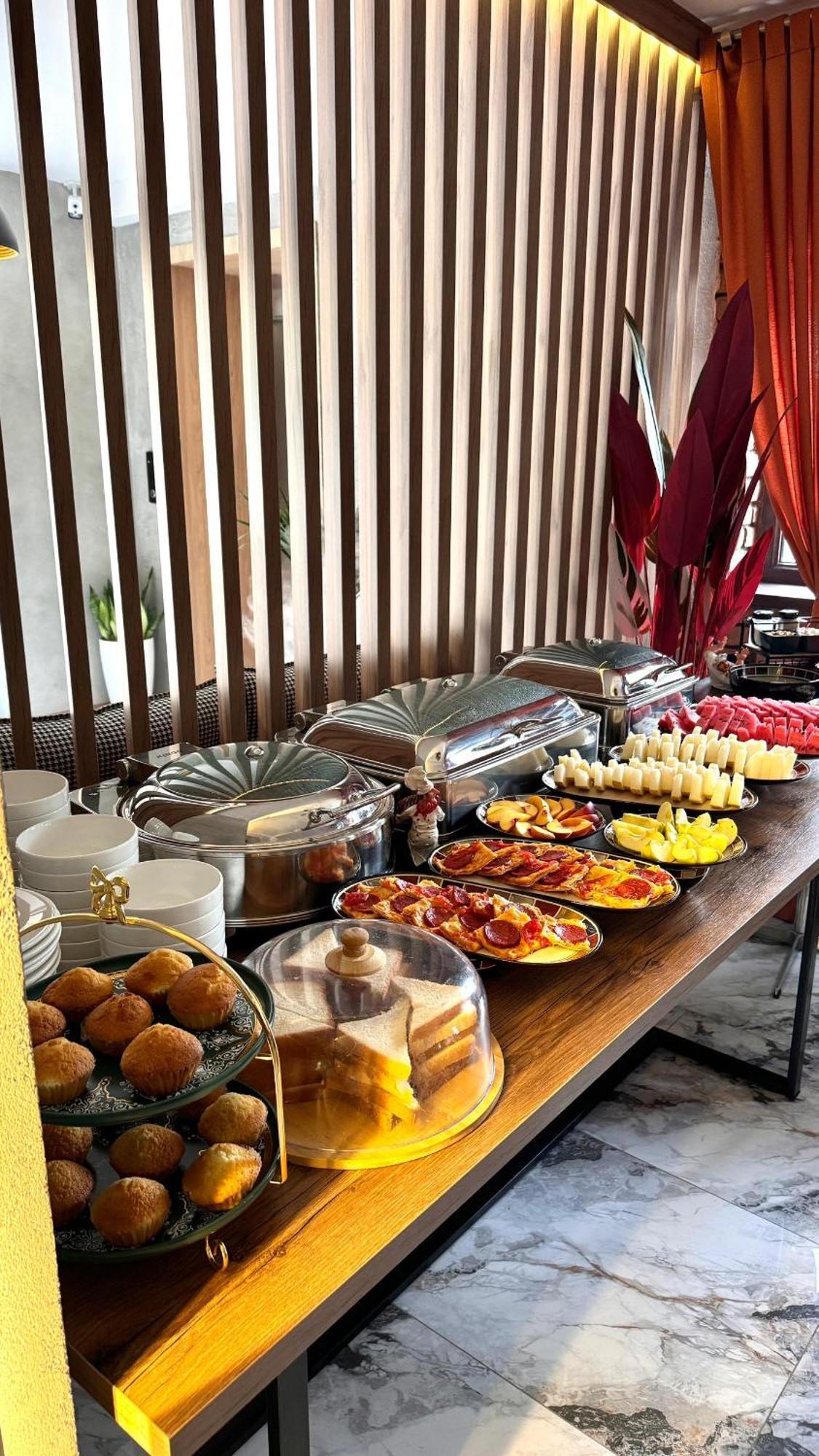 Botanic Boutique Hotel Bishkek Esterno foto